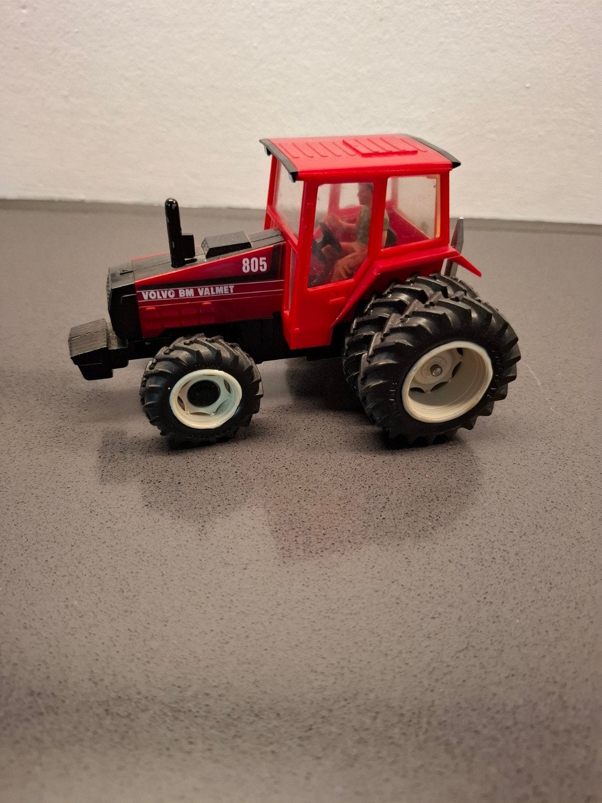 Te koop britains volvo bm  valmet dubbellucht, Ophalen of Verzenden, Zo goed als nieuw, Tractor of Landbouw, Britains