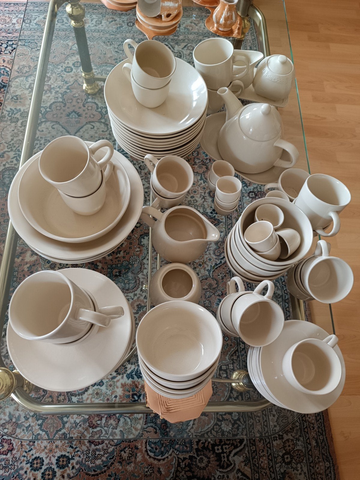 Uitgebreid servies set - Crèmekleurig, Huis en Inrichting, Ophalen, Porselein, Overige stijlen