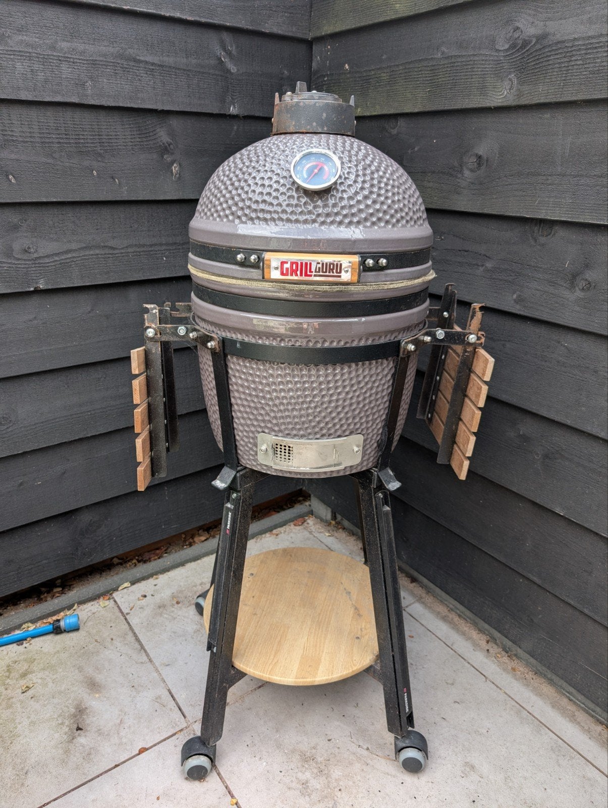 Grill Guru Compact Kamado BBQ 34cm  Incl. 2 hoezen, Tuin en Terras, Houtskoolbarbecues, Ophalen, Gebruikt, Grill Guru, Met accessoires