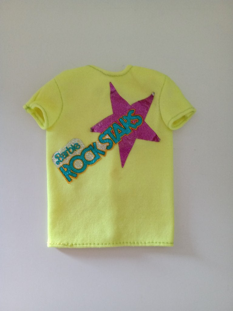 Foto 13 van Veel leuke Shirtjes voor (Barbie) Poppen (12 foto’s)