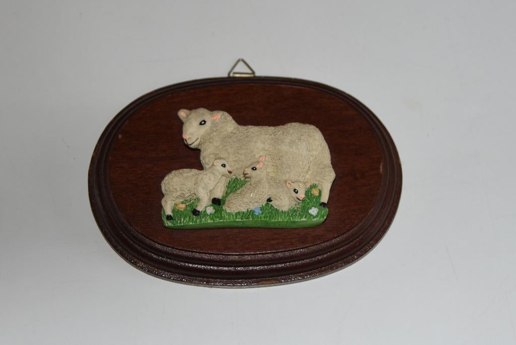 Brocante schapen op houten plakkaat bord wanddecoratie, Verzamelen, Beelden en Beeldjes, Verzenden, Zo goed als nieuw, Dier