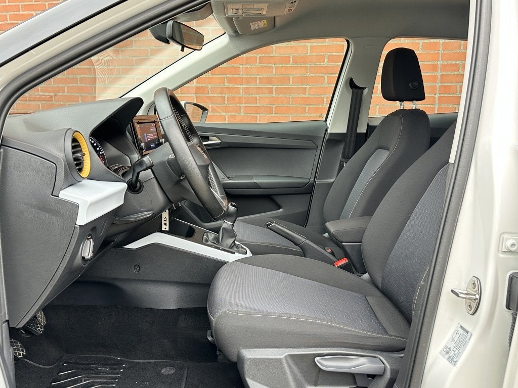 SEAT Arona 1.0 TSI Bi Color Apple Carplay Velgen Matrix Led, Keurmerk '100% Onderhouden', 12 maanden, Stof, Gebruikt