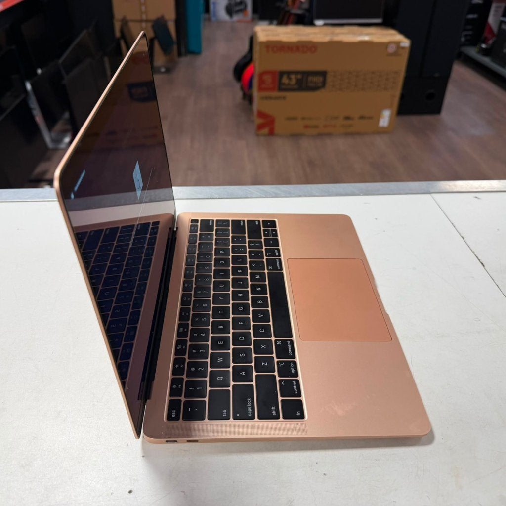 Macbook Air 13 Inch 2018 i5 16GB 512GB | ICLOUD, Apple, Zo goed als nieuw, Support@apple.com, One Apple Park Way
Cupertino, CA 95014
United States