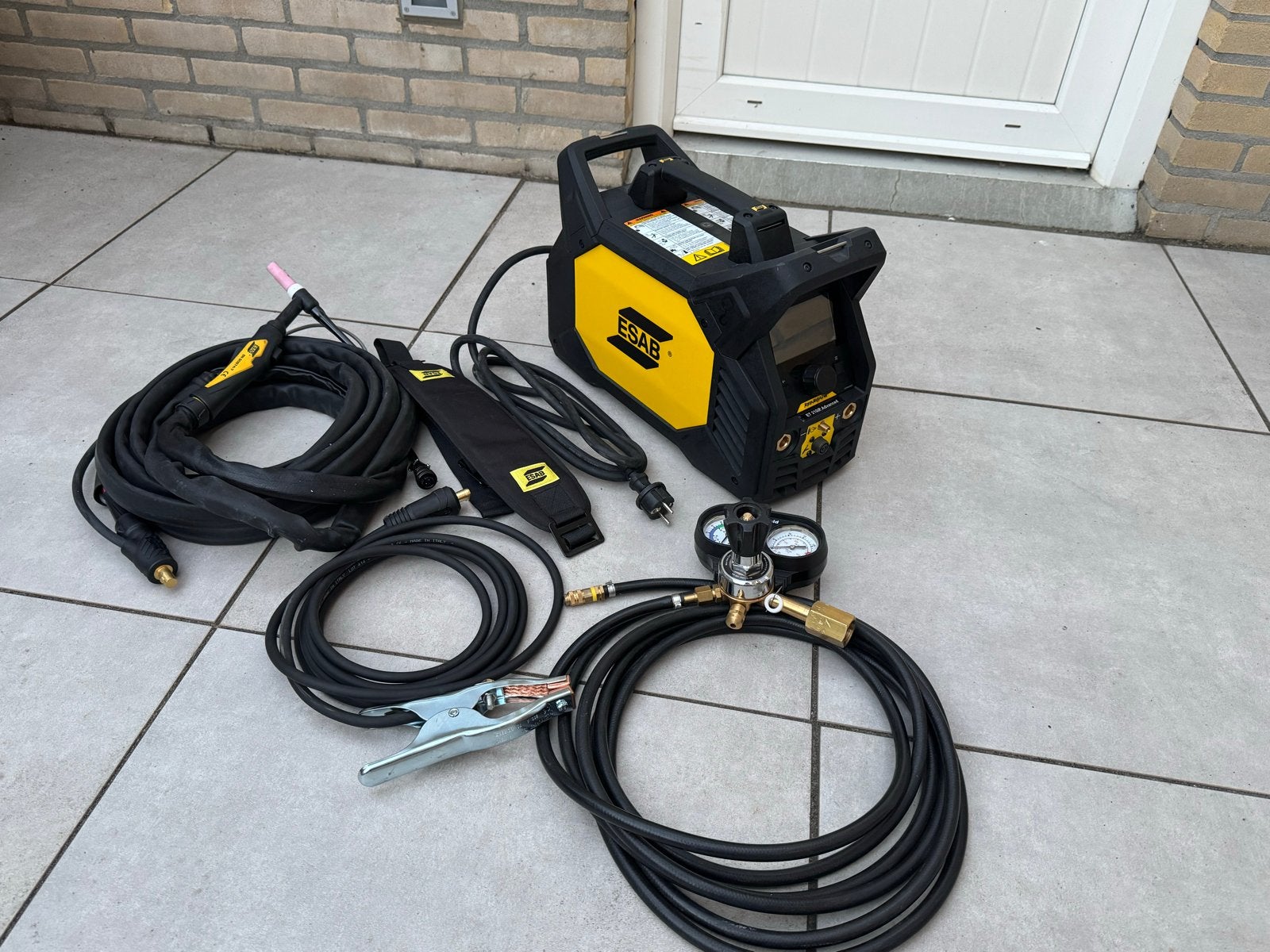 ESAB Renegade ET 210iP Advanced TIG/MMA Lasapparaat, Doe-het-zelf en Verbouw, Ophalen of Verzenden, Zo goed als nieuw, 150 tot 250 ampère