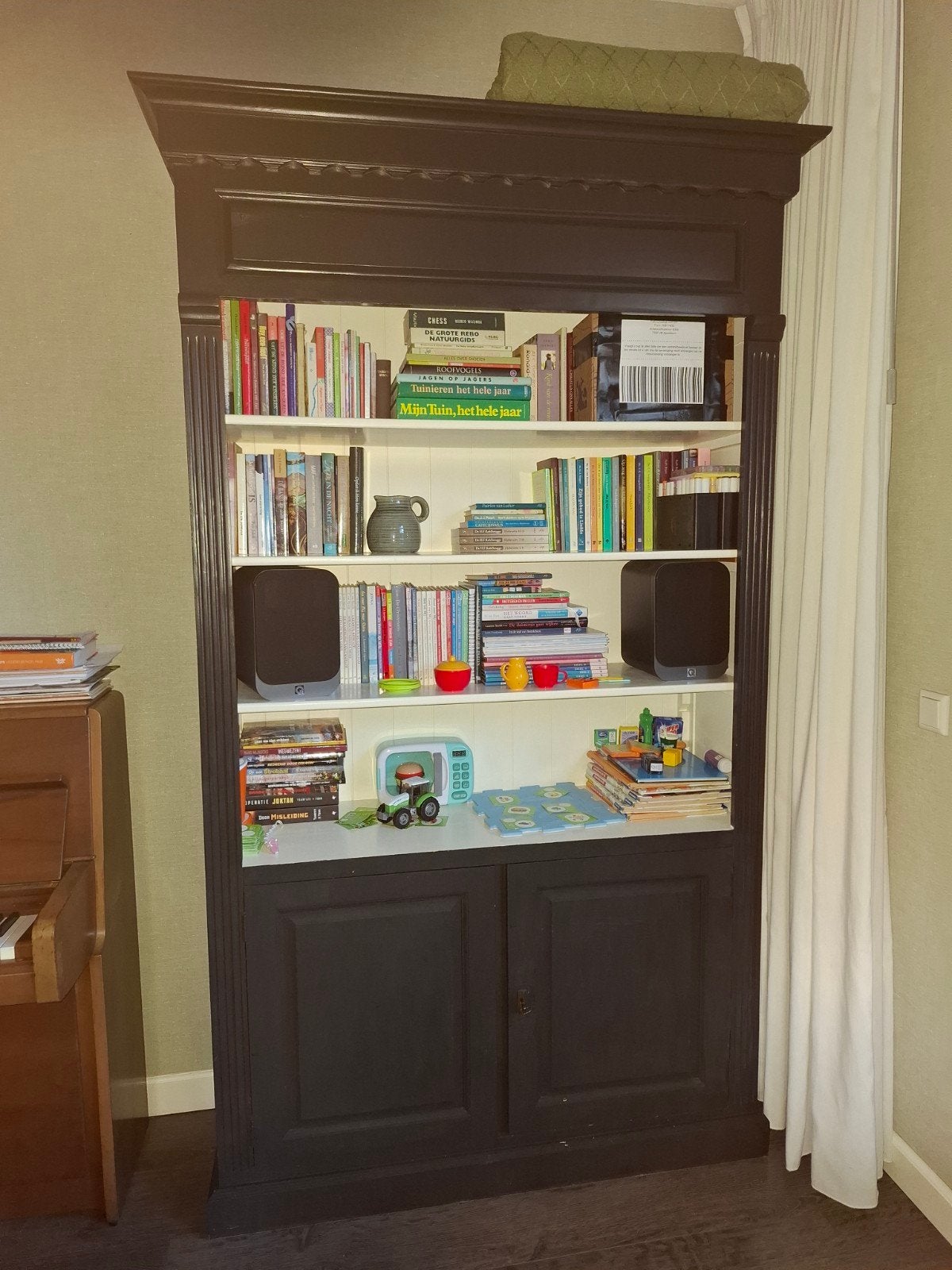 Robuuste boekenkast met deuren - Donkergrijs, Huis en Inrichting, Ophalen, 100 tot 150 cm, 200 cm of meer, 25 tot 50 cm