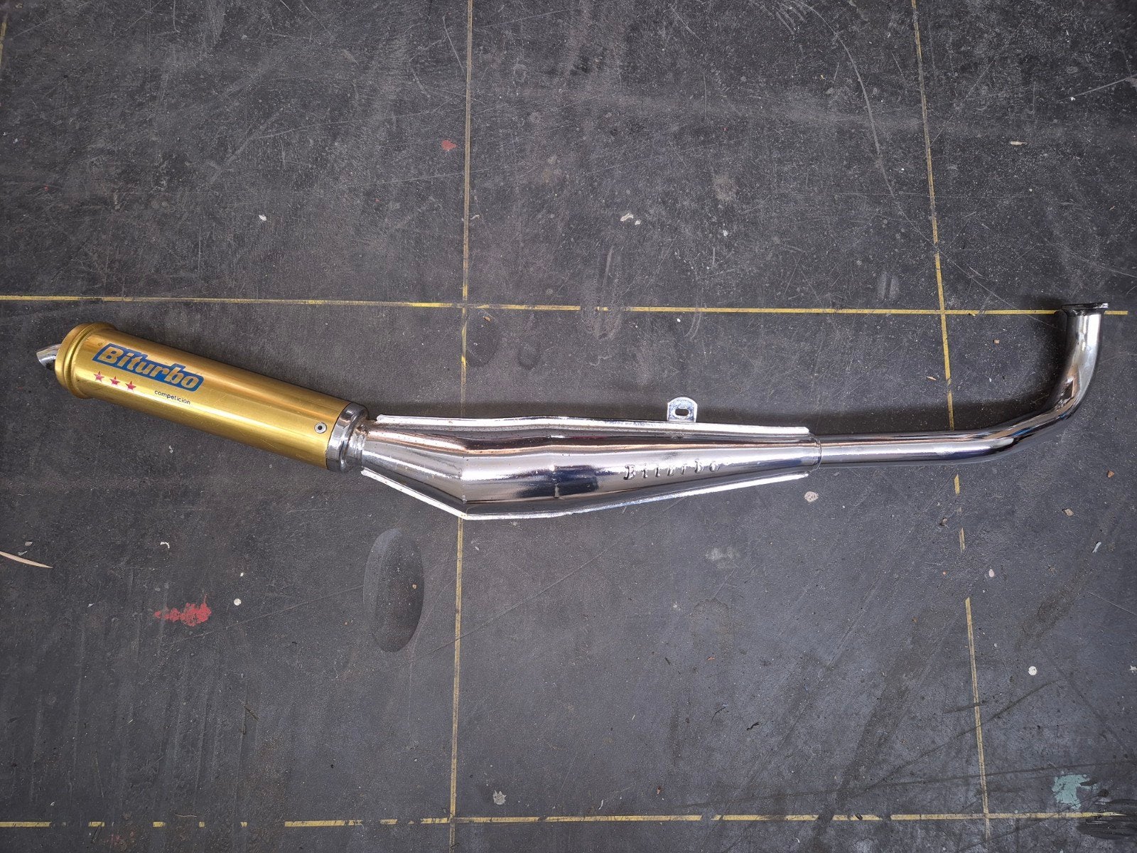 Tomos A3 / A35 28mm Biturbo Gold chroom uitlaat
Licht vliegr, Ophalen, Gebruikt, Uitlaat