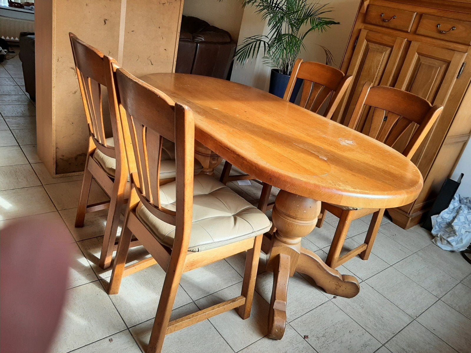 Ovale houten eettafel met 4 stoelen - 160x90x75 cm, Ophalen, Gebruikt, Ovaal, Overige houtsoorten