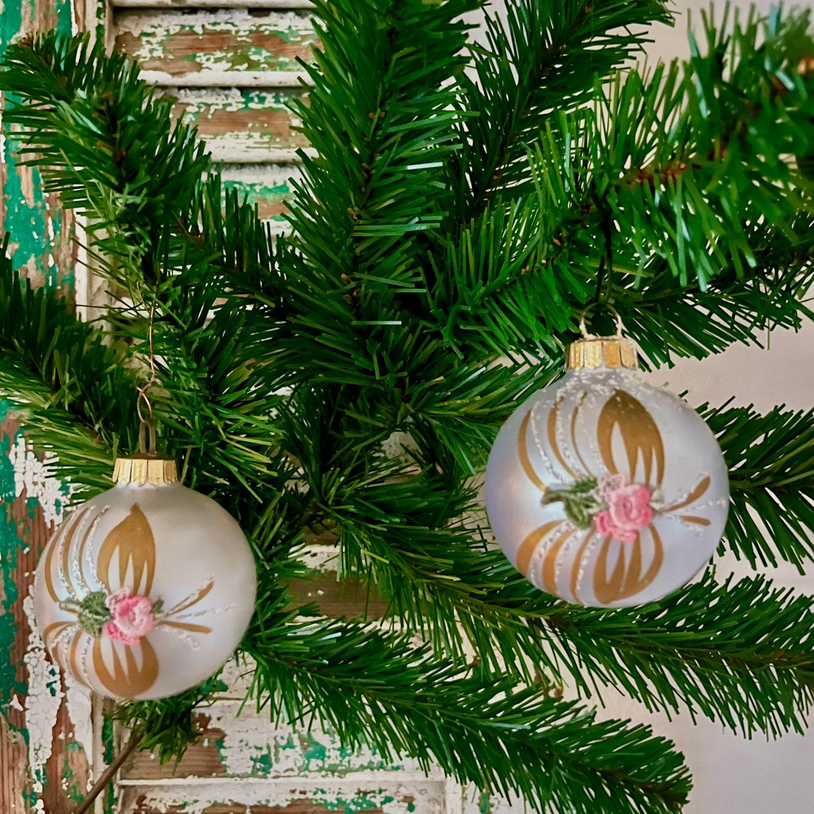 ⭐️ Vintage kerstballen met 3D stoffen roosjes Shabby Chic, Ophalen of Verzenden, Gebruikt