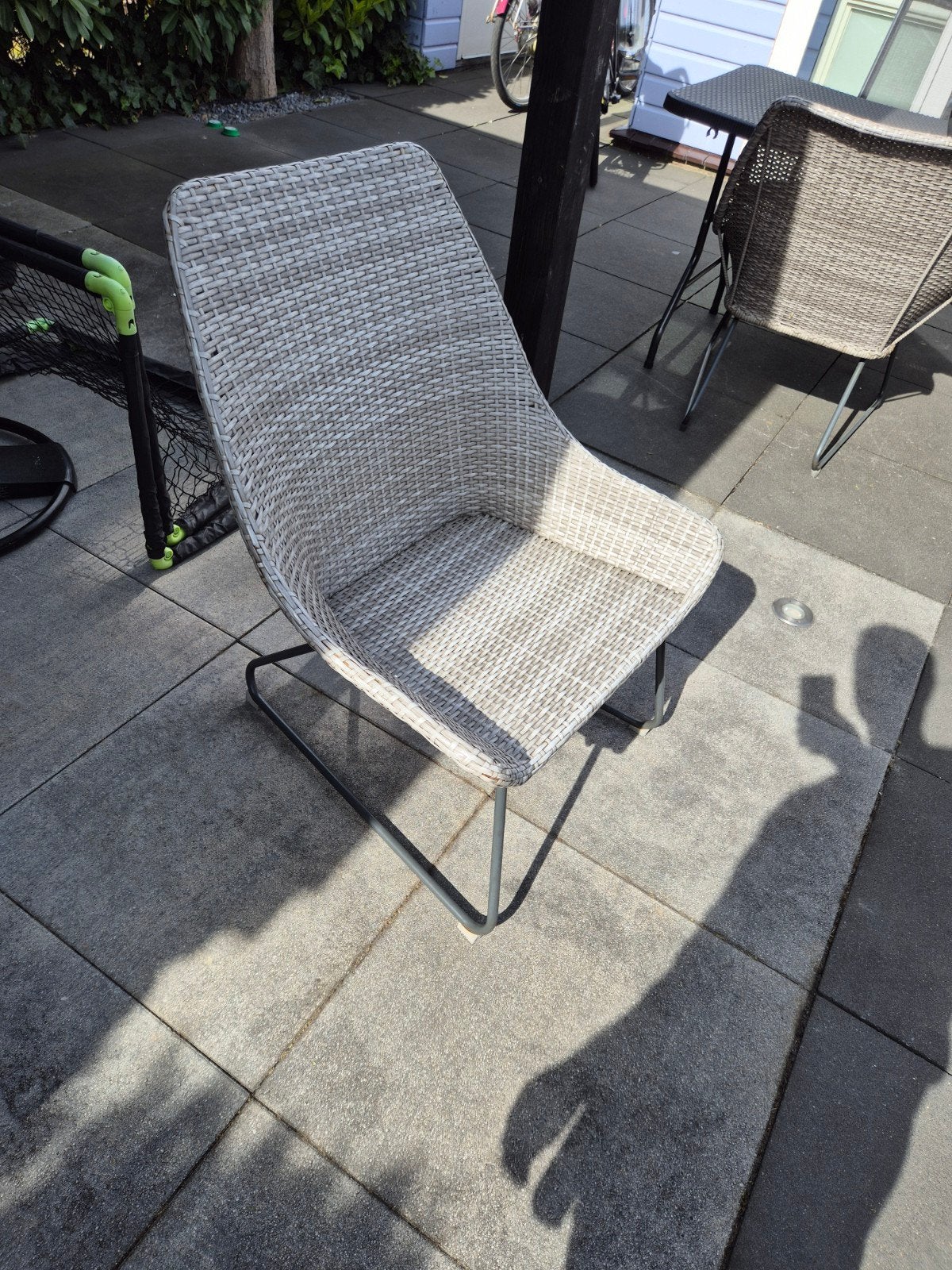 2 nette tuinstoelen. tientje per stuk, Ophalen