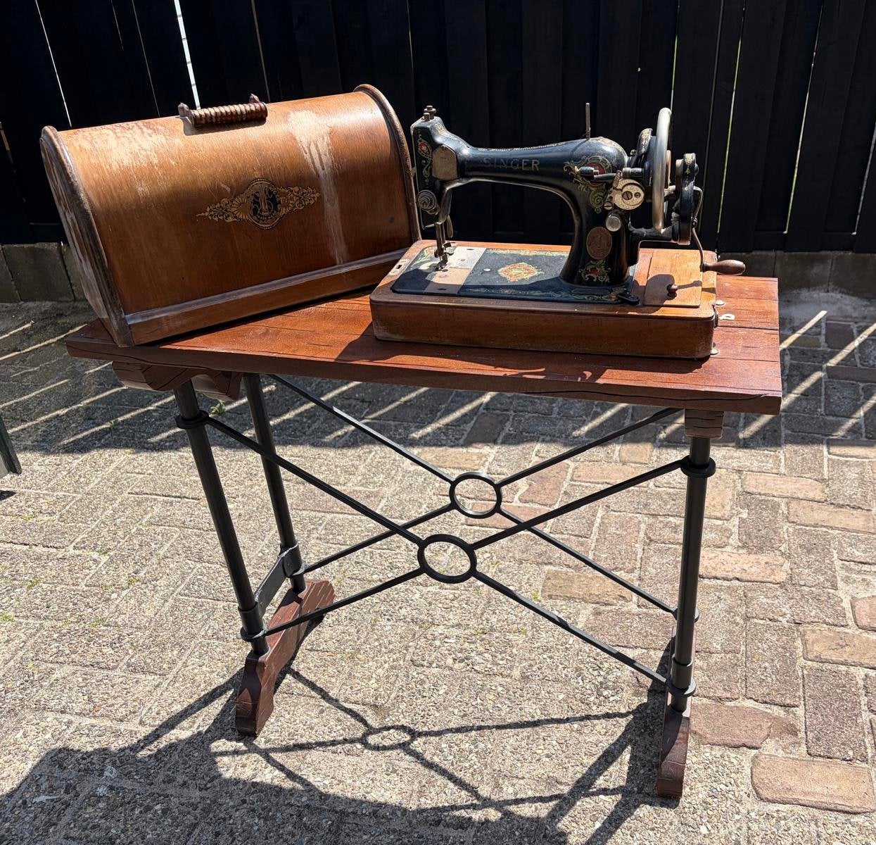 Antieke singer naaimachine met tafel, Antiek en Kunst, Antiek | Naaimachines, Ophalen