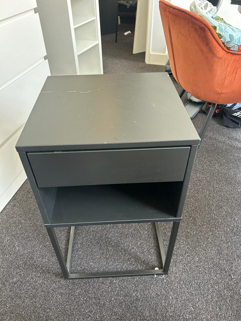IKEA Vikhammer nachtkastje zwart 40x39 - Gebruikt, Huis en Inrichting, Ophalen, Overige materialen, Gebruikt, Minder dan 45 cm