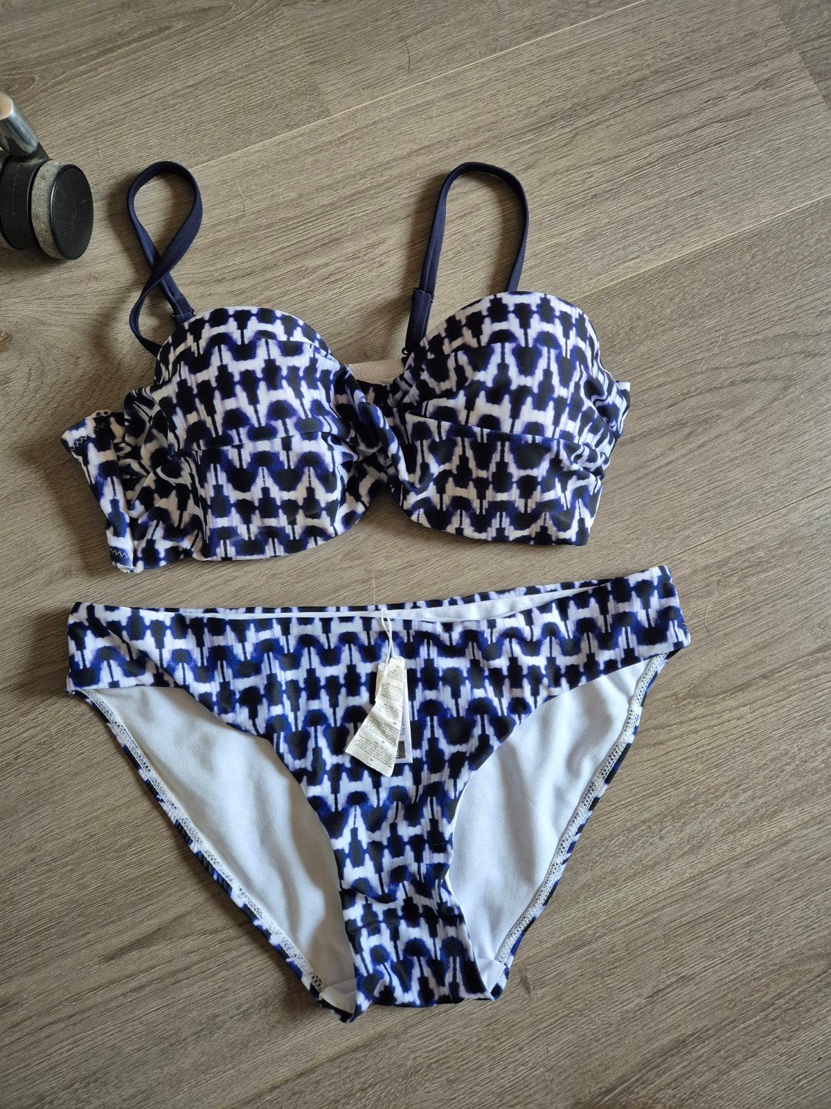 nog nieuwe  bikini  broek  maat m top 85d, Kleding | Dames, Badmode en Zwemkleding, Ophalen of Verzenden, Nieuw, Bikini