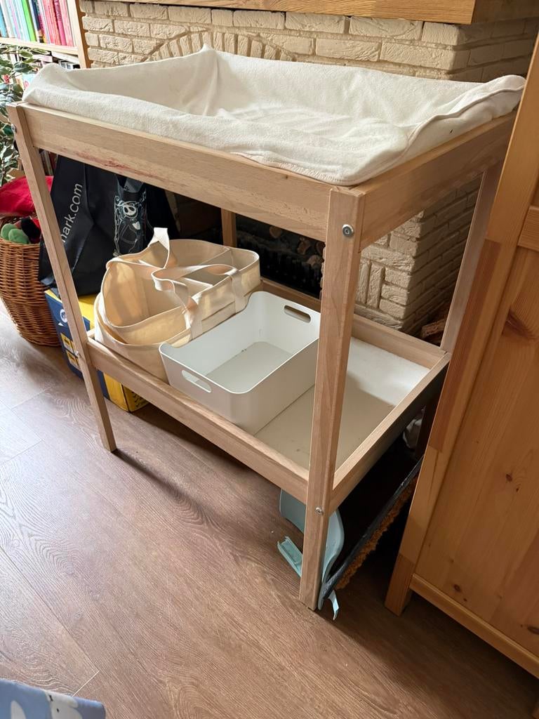 Verschoontafel met kussen en bakjes, Kinderen en Baby's, Kinderkamer | Commodes en Kasten, Minder dan 75 cm, 50 tot 70 cm, Zo goed als nieuw