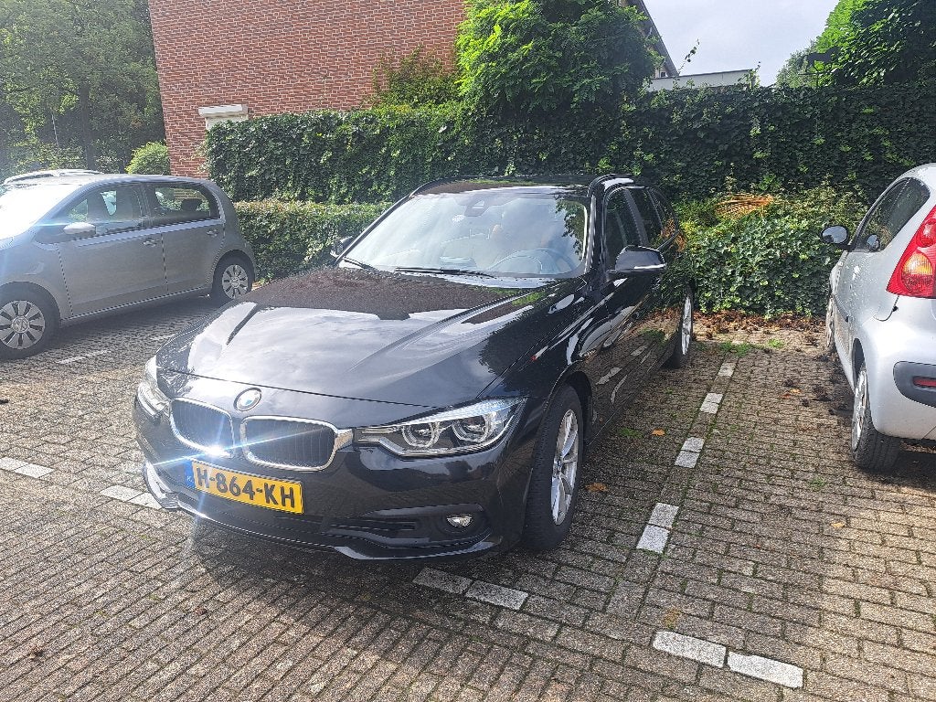 BMW 3-Serie 320I Touring AUT 2016 ACC, Harman Kardon, HUD, Auto's, Dealer onderhouden, Achterwielaandrijving, Beige, 4 cilinders