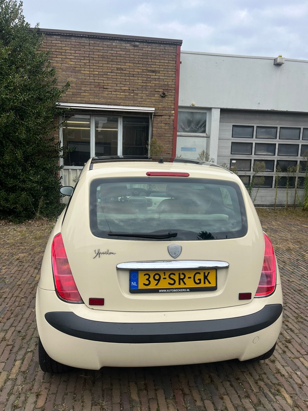 Lancia Ypsilon 1.4 16V 2006 Wit, Auto's, Voorwielaandrijving, 15 km/l, 40 €/maand, 400 kg