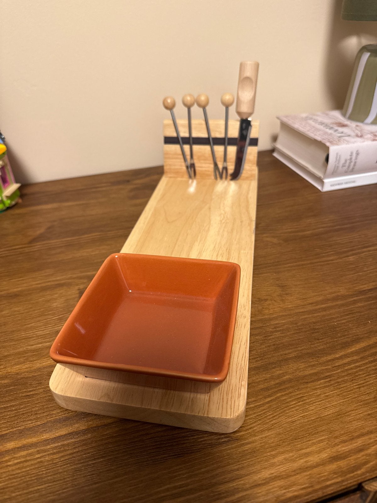 Houten tapasplank met schaaltje en prikkers, Ophalen, Gebruikt, Hout, Snij-/serveerplank