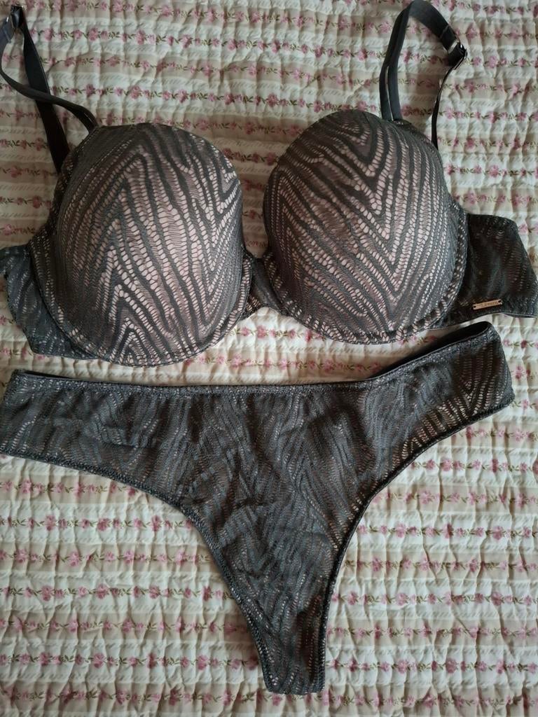 Livera bh en string 80E en L Groen, Kleding | Dames, Ondergoed en Lingerie, Livera, Ophalen of Verzenden, Groen, Setje