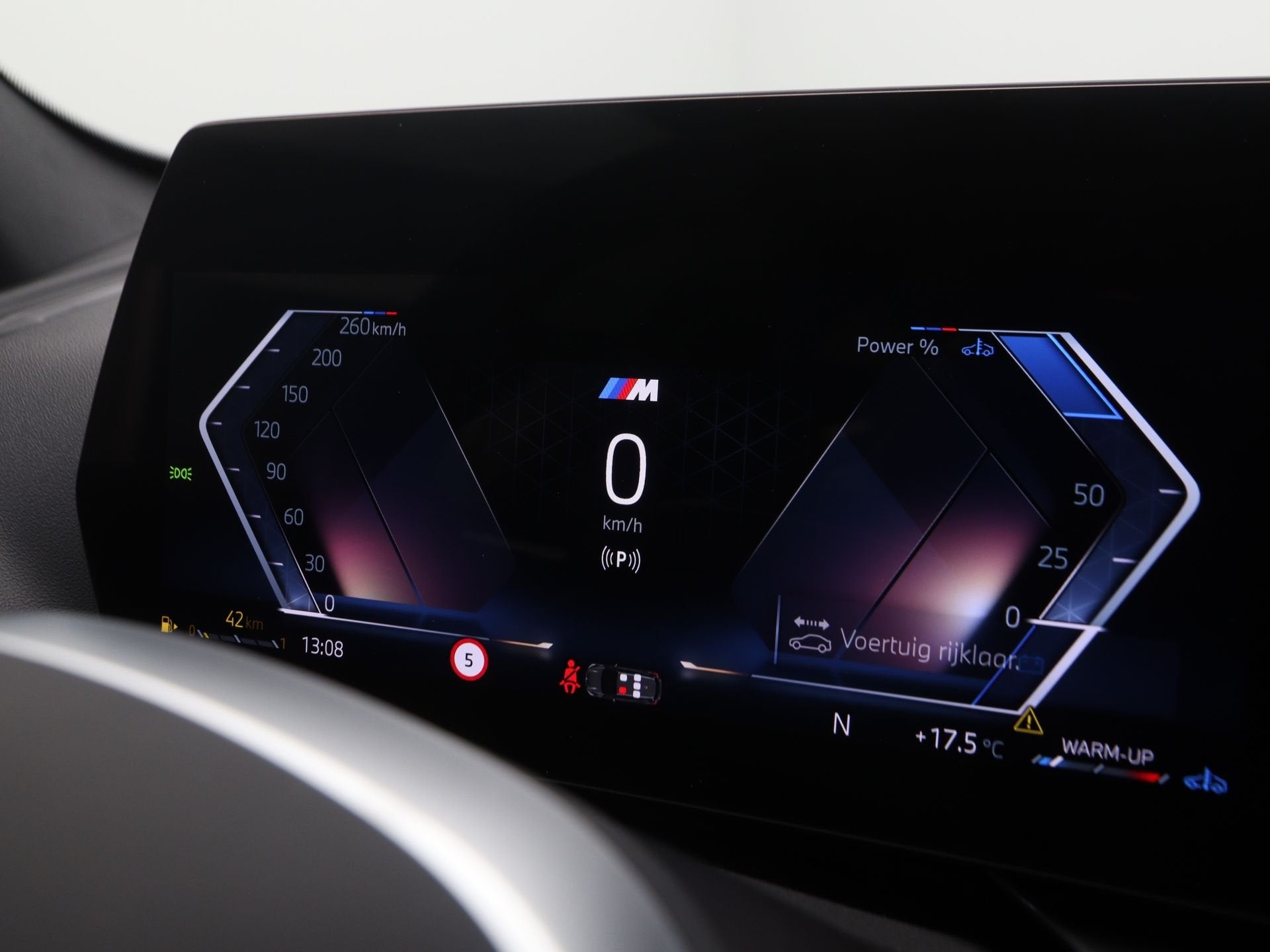 BMW 1 Serie 120 M Sport Design Edition (bj 2026, automaat), Auto's, Dealer onderhouden, Met garantie (alle), Blauw, Bedrijf