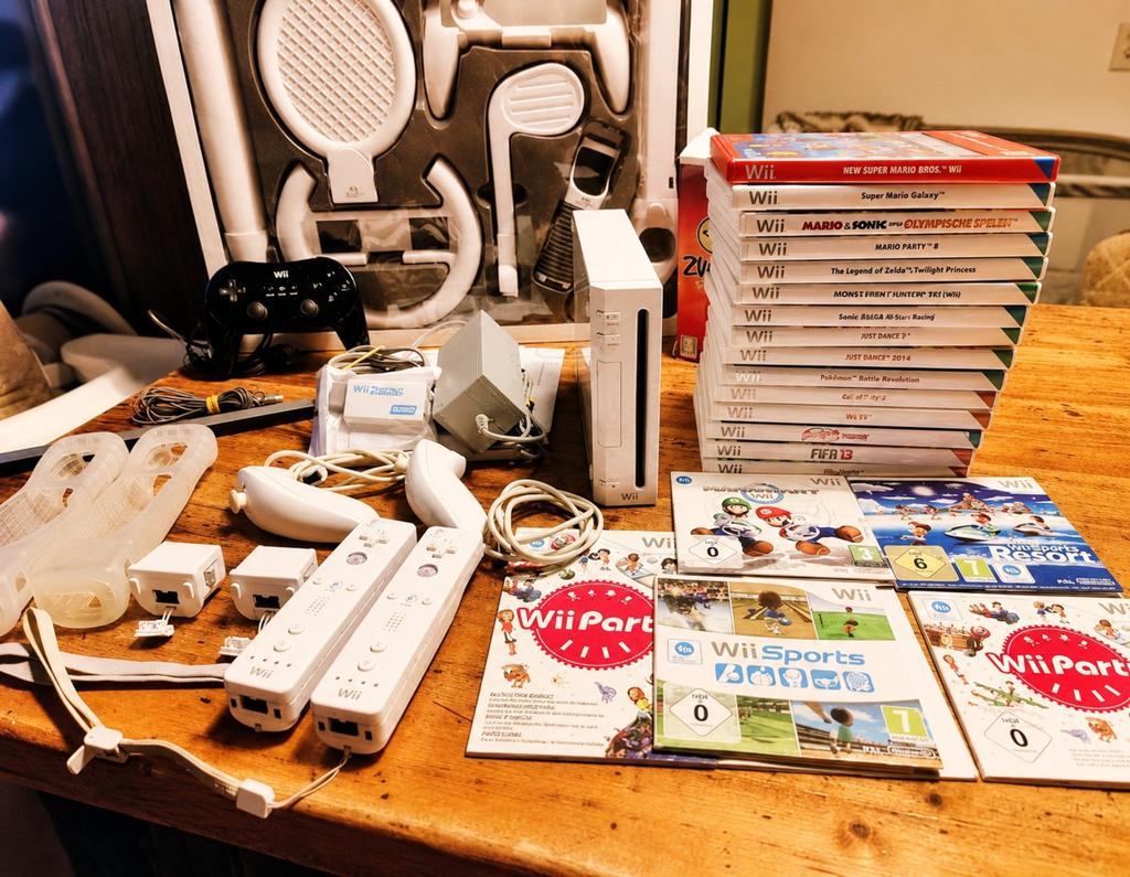 Groot Wii Console Bundel met 20+ Games en Accessoires, Ophalen, Gebruikt, Met 2 controllers, Met stuurtje