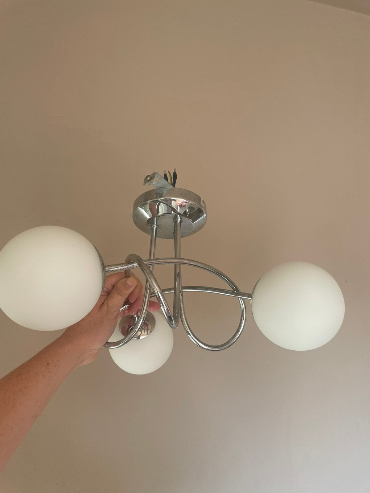 Brilliant melkglazen bollen chroomkleurige plafondlamp, Ophalen, Zo goed als nieuw