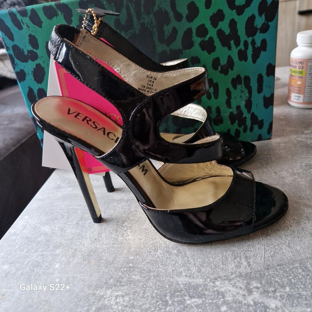 Nieuwe Versace open pumps lakleer maat 39, Kleding | Dames, Schoenen, Pumps, Zwart, Nieuw, Ophalen of Verzenden