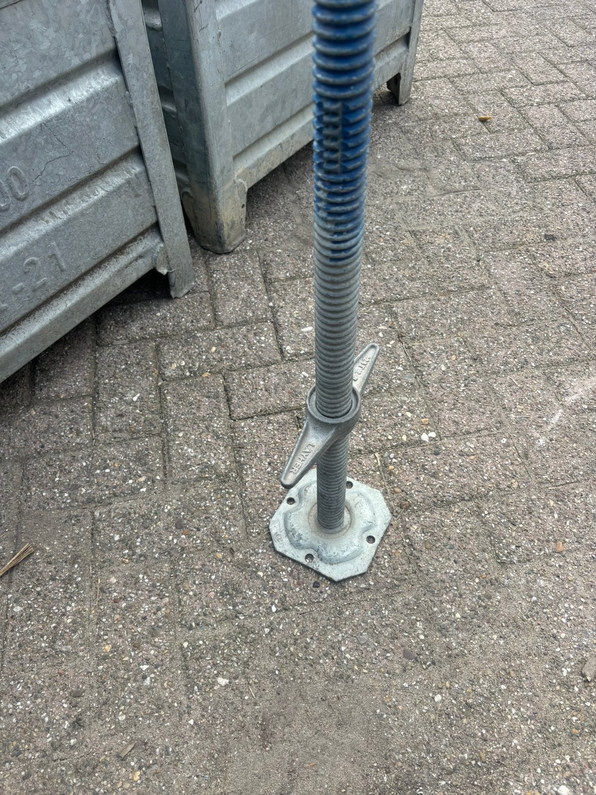 Gebruikte Voetspindels Layher - 75 cm - 400 stuks - Stelpoot