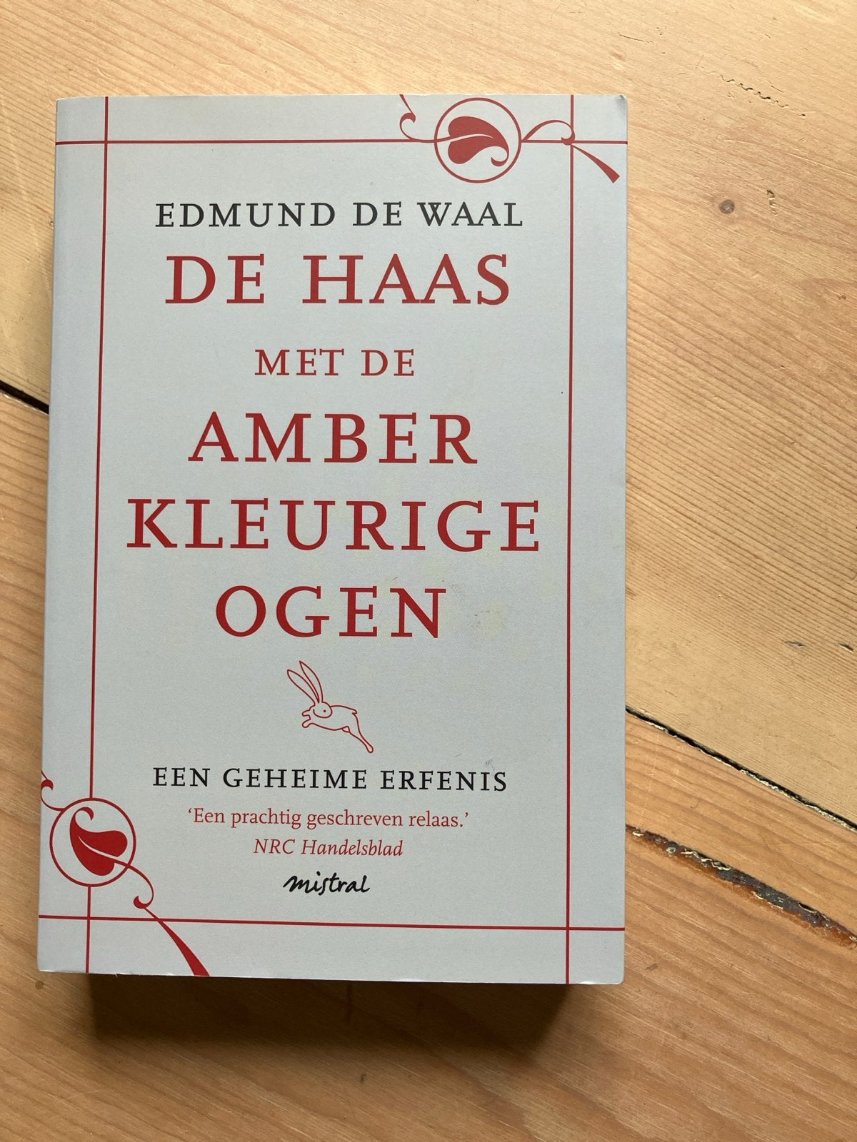 De Haas met de Amberkleurige Ogen - Edmund de Waal, Boeken, Ophalen of Verzenden, Zo goed als nieuw, Europa overig