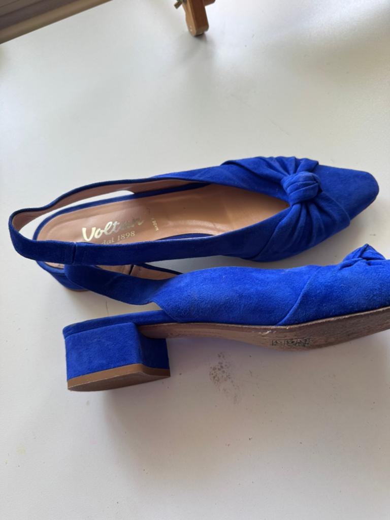 Voltan 39, Kleding | Dames, Schoenen, Blauw, Zo goed als nieuw, Sandalen of Muiltjes, Ophalen of Verzenden