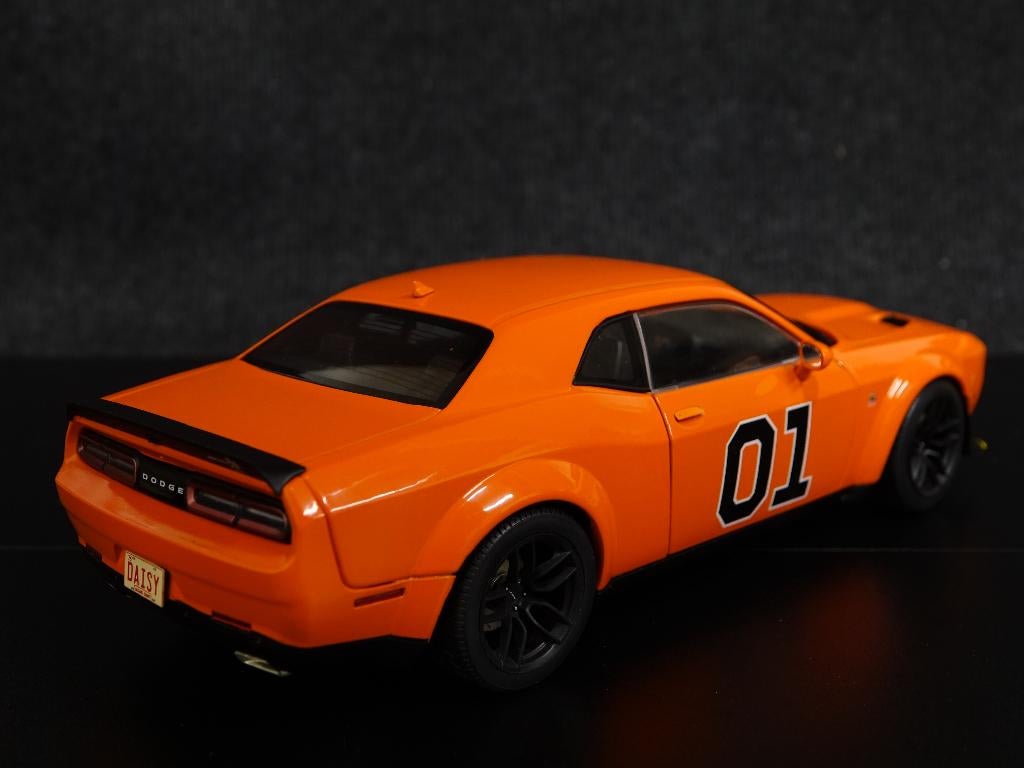 Solido 1:18 2023 Dodge Challenger Dukes of Hazzard Tribute, Hobby en Vrije tijd, Modelauto's | 1:18, Solido, Auto, Solido, Onbekend