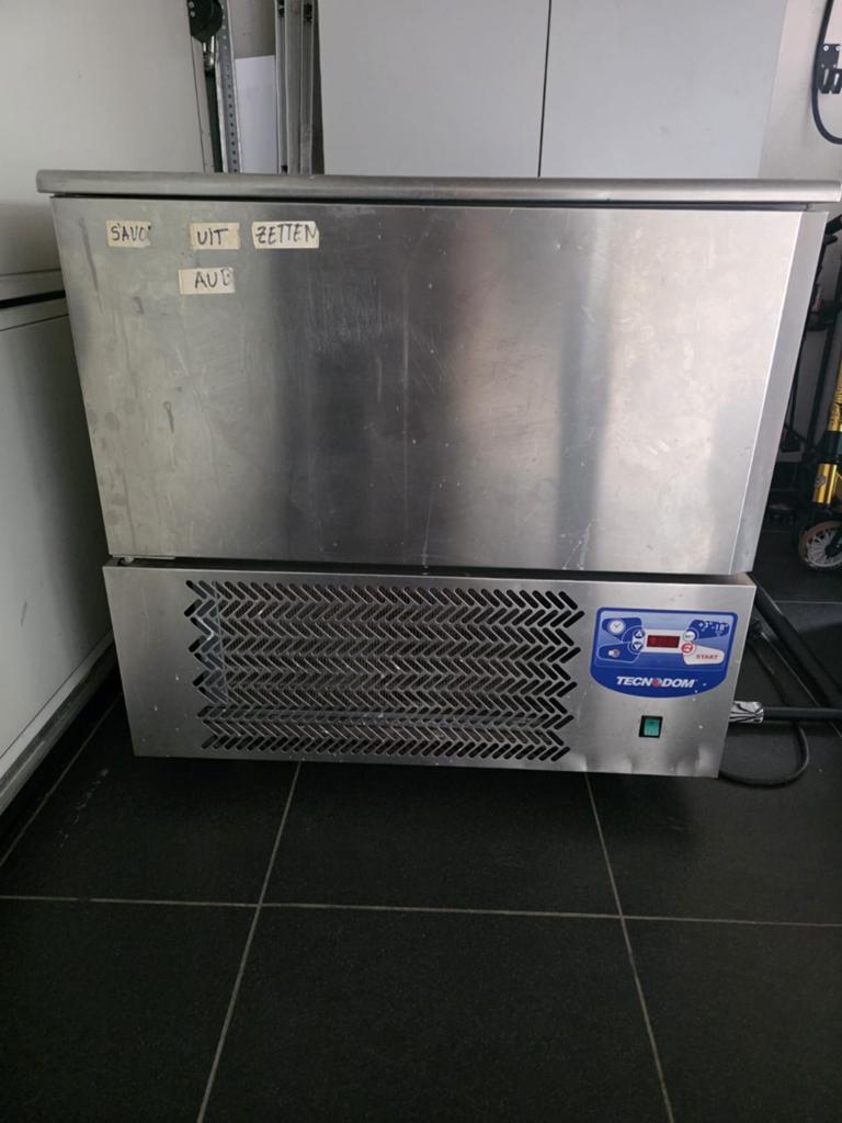 Technodom snelkoeler, Zonder vriesvak, 200 liter of meer, 60 cm of meer, 160 cm of meer