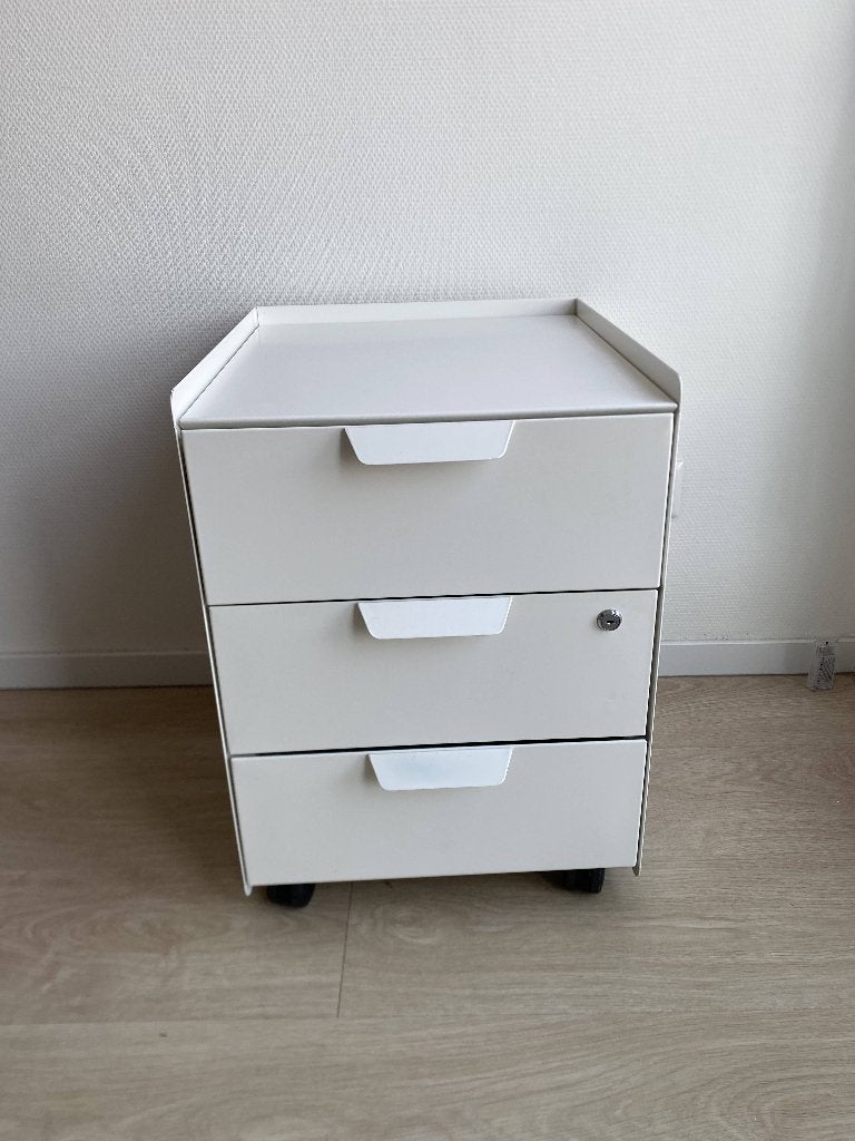 nightstand or chest of 3 drawers, Huis en Inrichting, Kasten | Ladekasten, Minder dan 50 cm, Gebruikt, 3 of 4 laden, Minder dan 100 cm