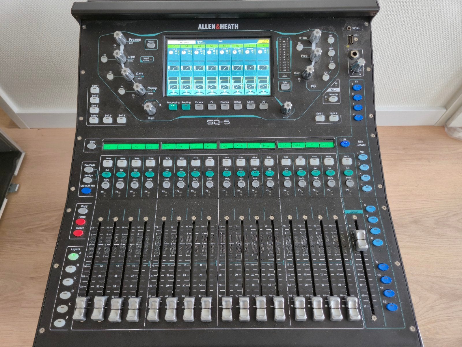 Allen & Heath SQ-5 Digitale Mixer met Flightcase, Ophalen, Zo goed als nieuw, 20 kanalen of meer, Microfooningang