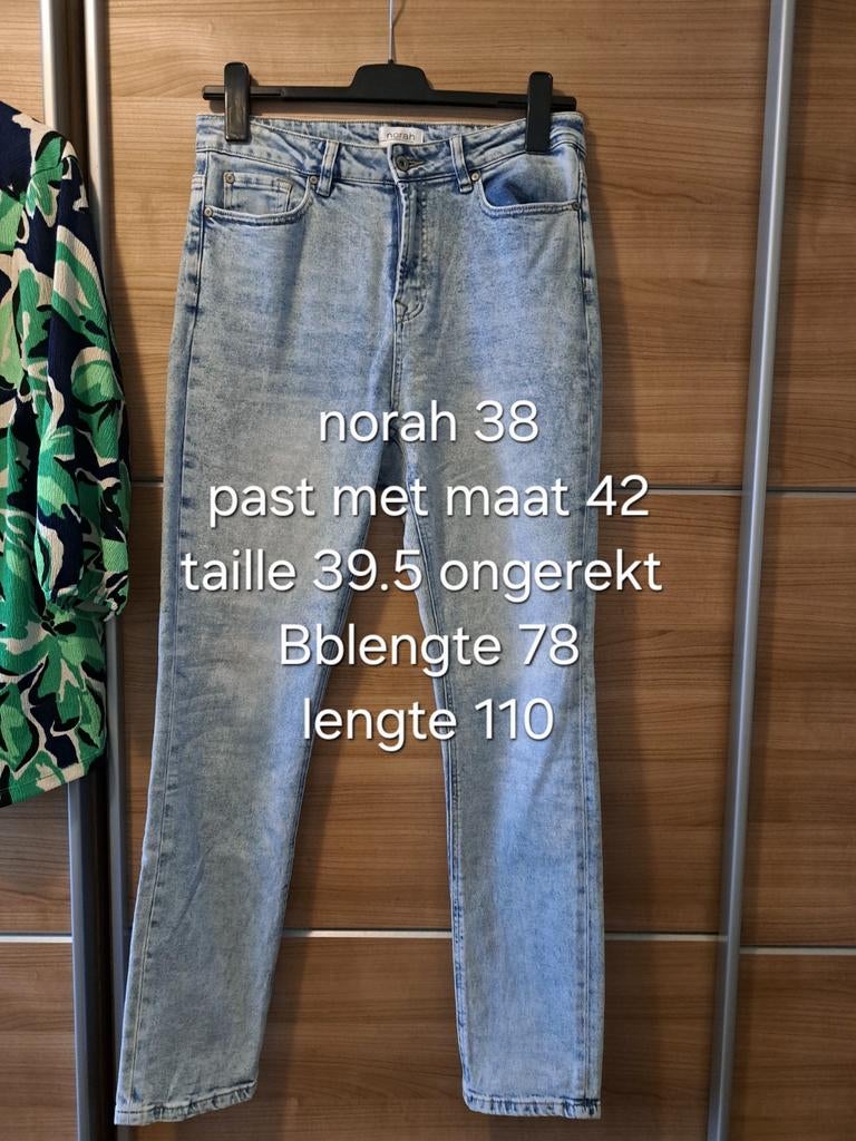 Norah Jeans Maat 38 (past als 42) - Lichtblauw Wassing, Kleding | Dames, Spijkerbroeken en Jeans, Blauw, Ophalen of Verzenden
