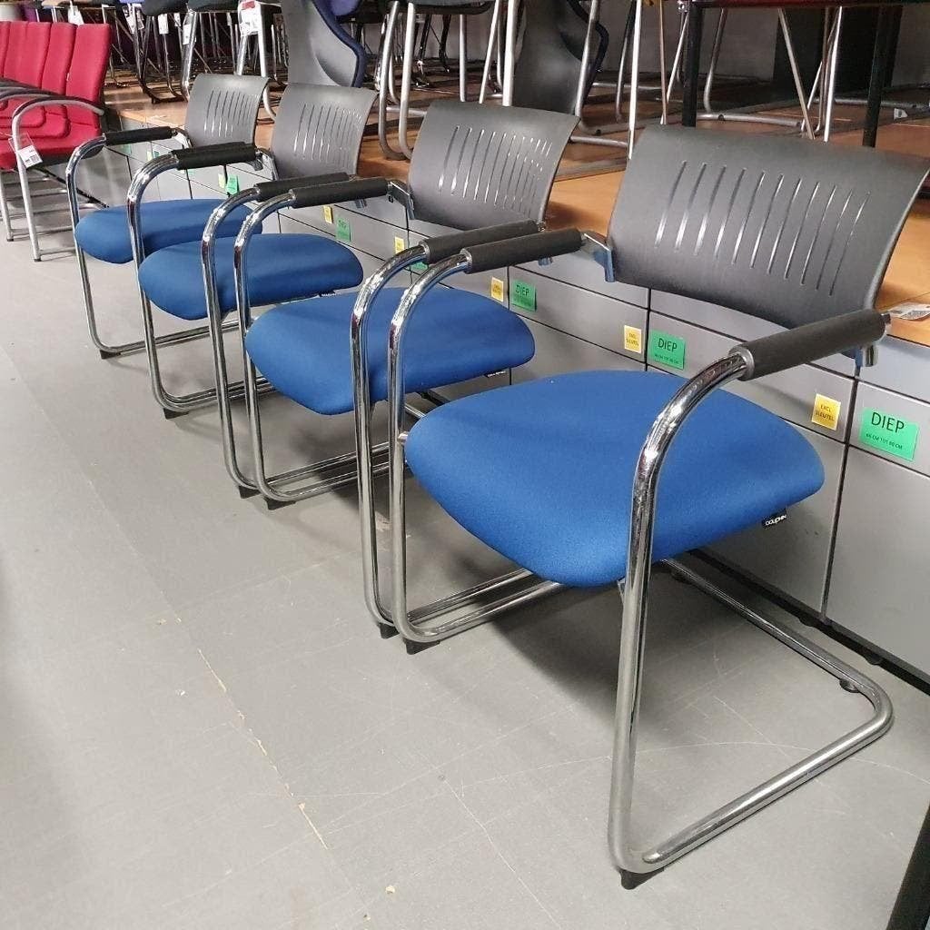 4x Nette vergaderstoelen DAUPHIN blauwe zitting zwarte rug