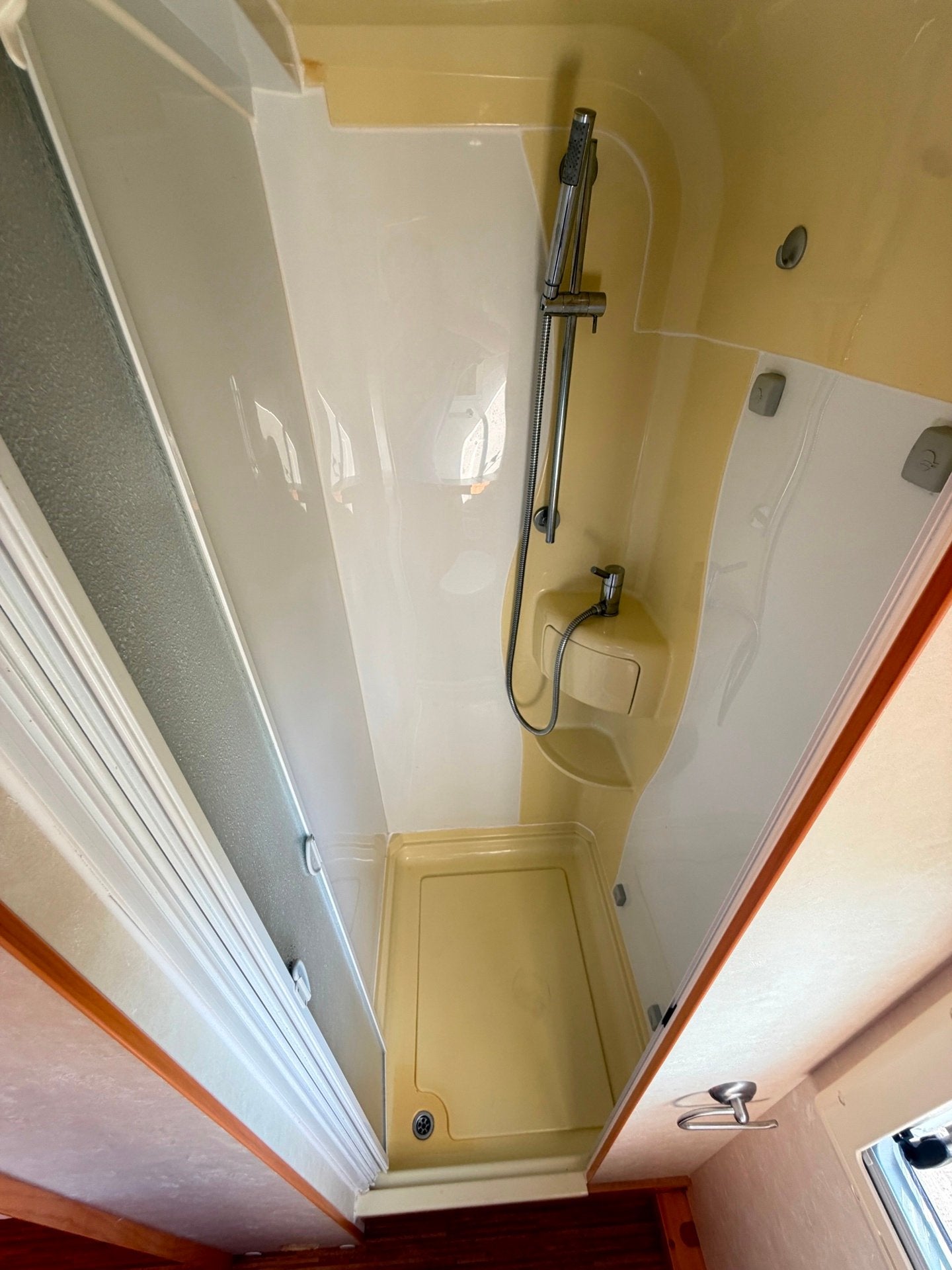 Foto 17 van Adria Coral S 680 ST LUCHTVERING / AIRCO / OYSTER SCHOTEL +