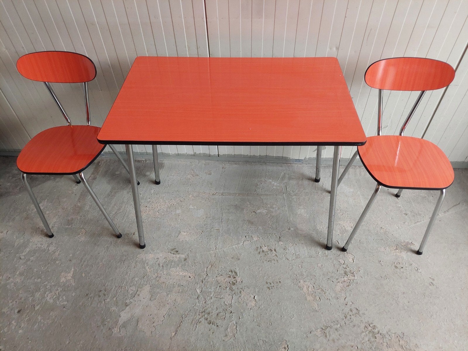 Vintage tafel met twee stoelen, oranje, Gebruikt, 50 tot 100 cm, Tot twee personen, 50 tot 100 cm