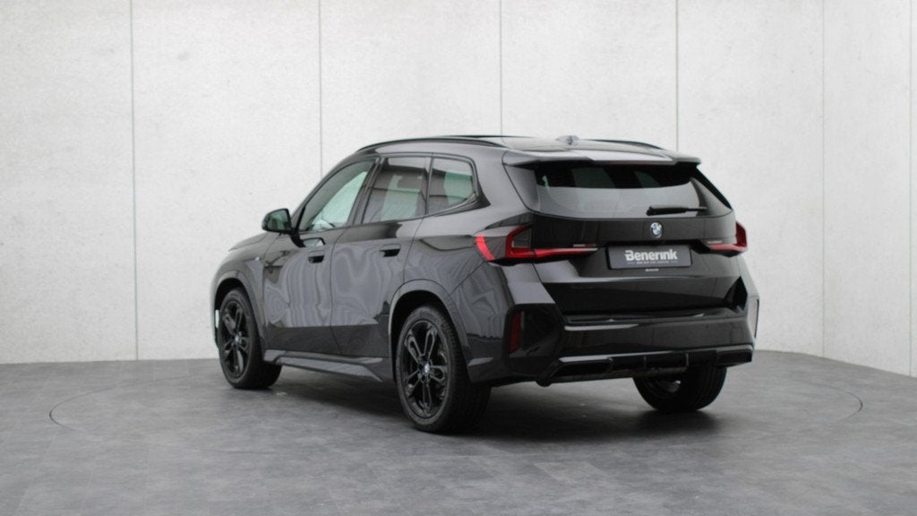 BMW X1 xDrive23i M-Sport | Harman/Kardon | Panoramadak | Hea, Gebruikt, 4 cilinders, Zwart, Leder