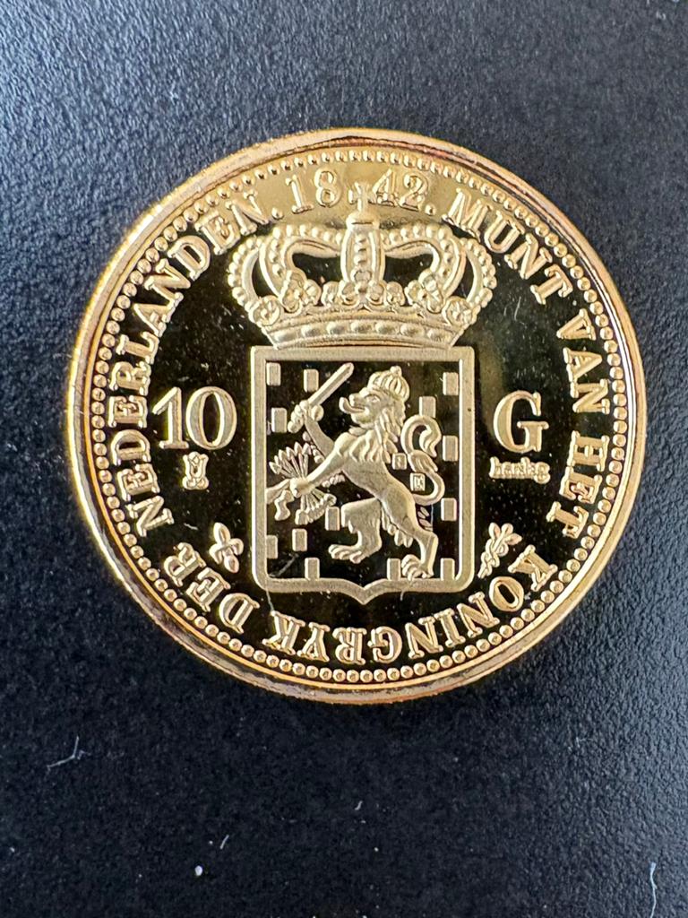 Officiële herslag massief vergulde 10 gulden munt, Ophalen of Verzenden, Nederland, Munten