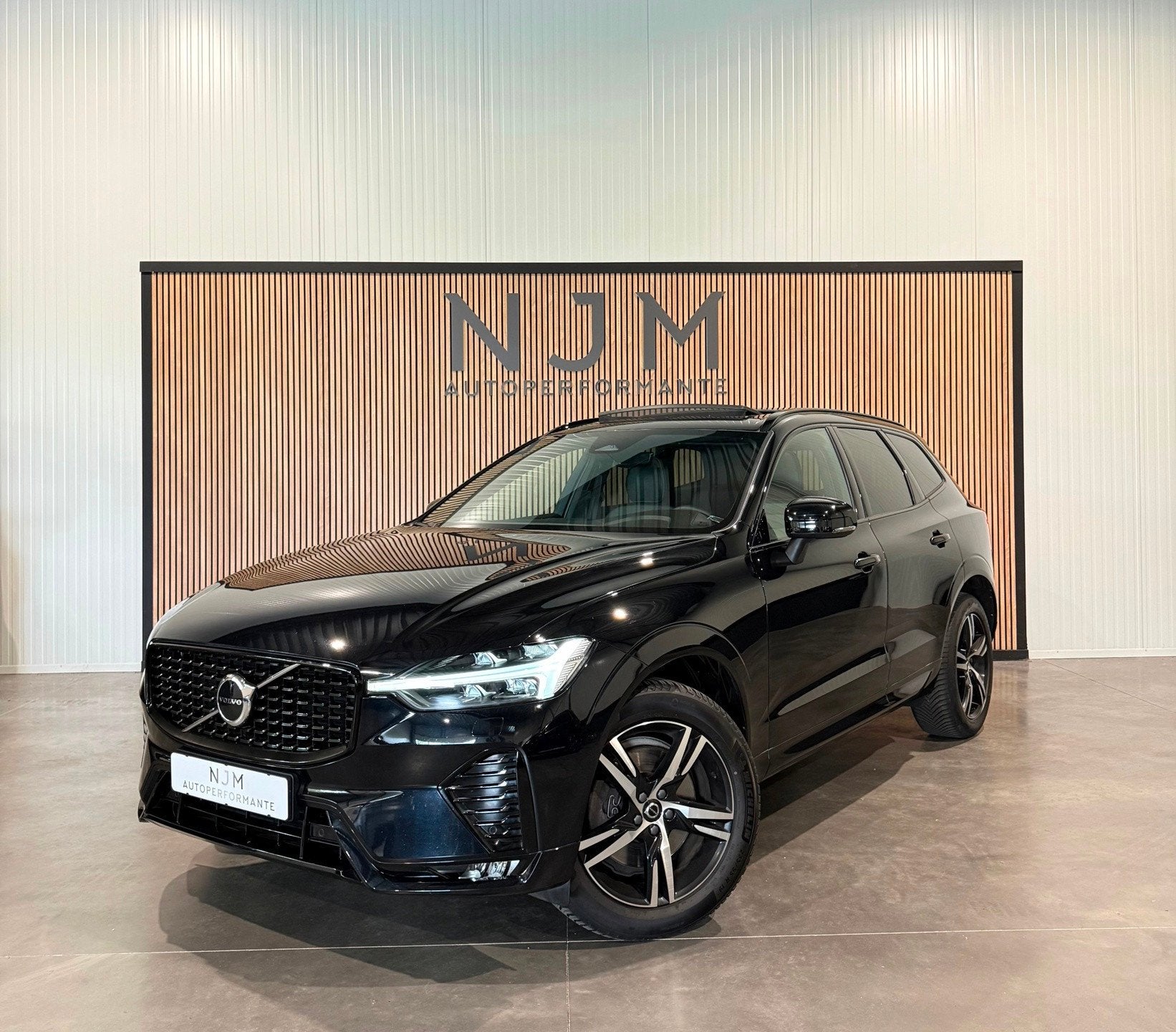 Volvo XC60 2.0 B4 R-Design|Pano|H&K|Memory|Keyless, Auto's, Dealer onderhouden, Gebruikt, 4 cilinders, 1969 cc