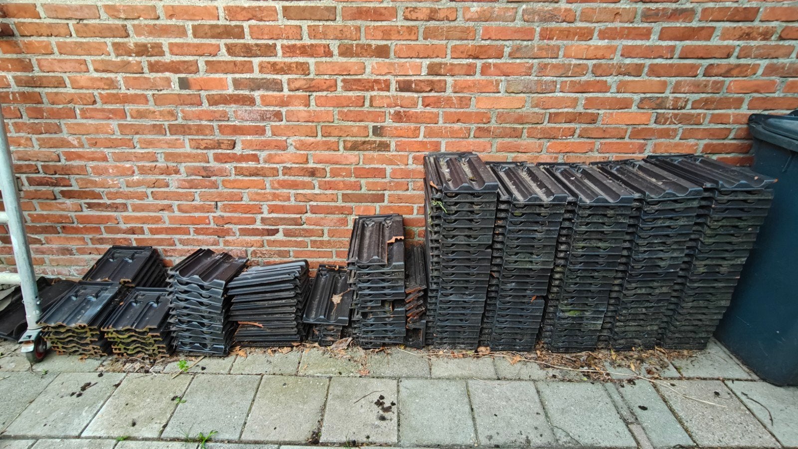 Gebruikte dakpannen - Nelskamp D13, Ophalen, Gebruikt, Steen of Klei, Zwart