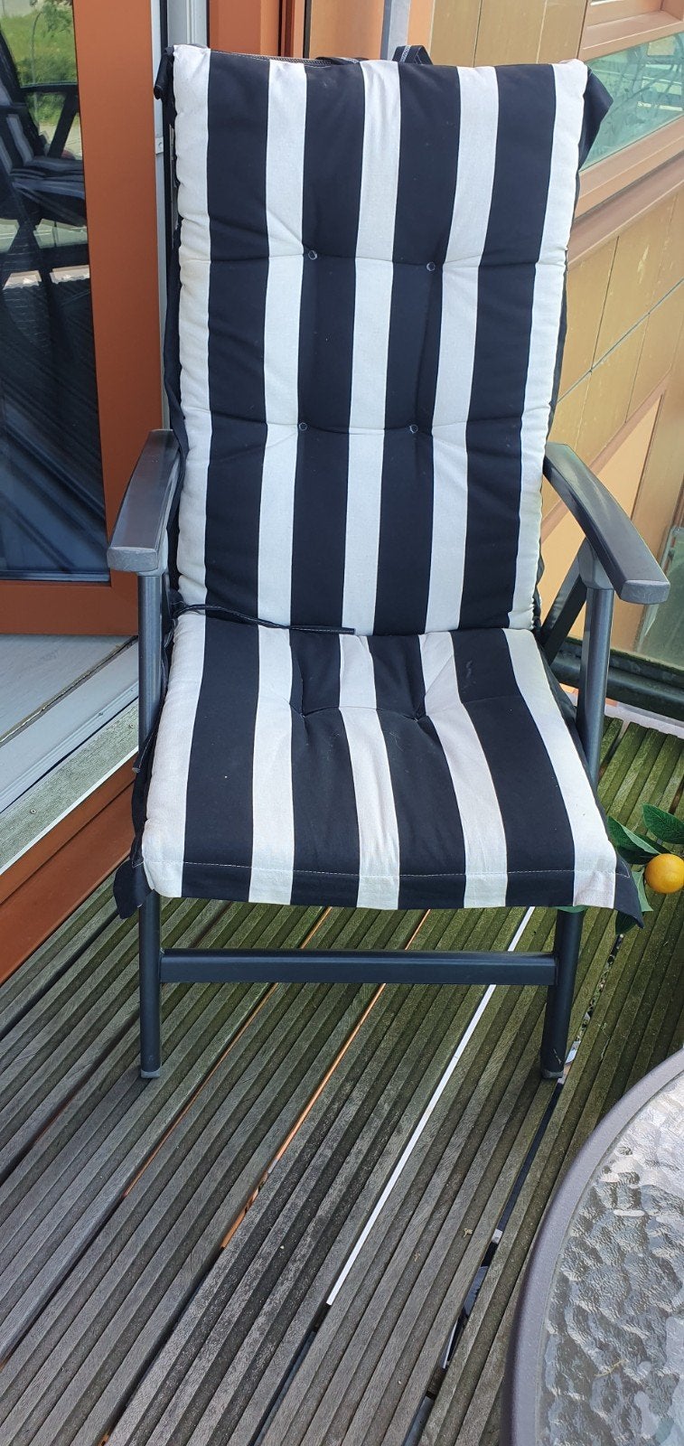 Tuinset: 4 verstelbare stoelen (incl. kussens) + bistrotafel, Ophalen