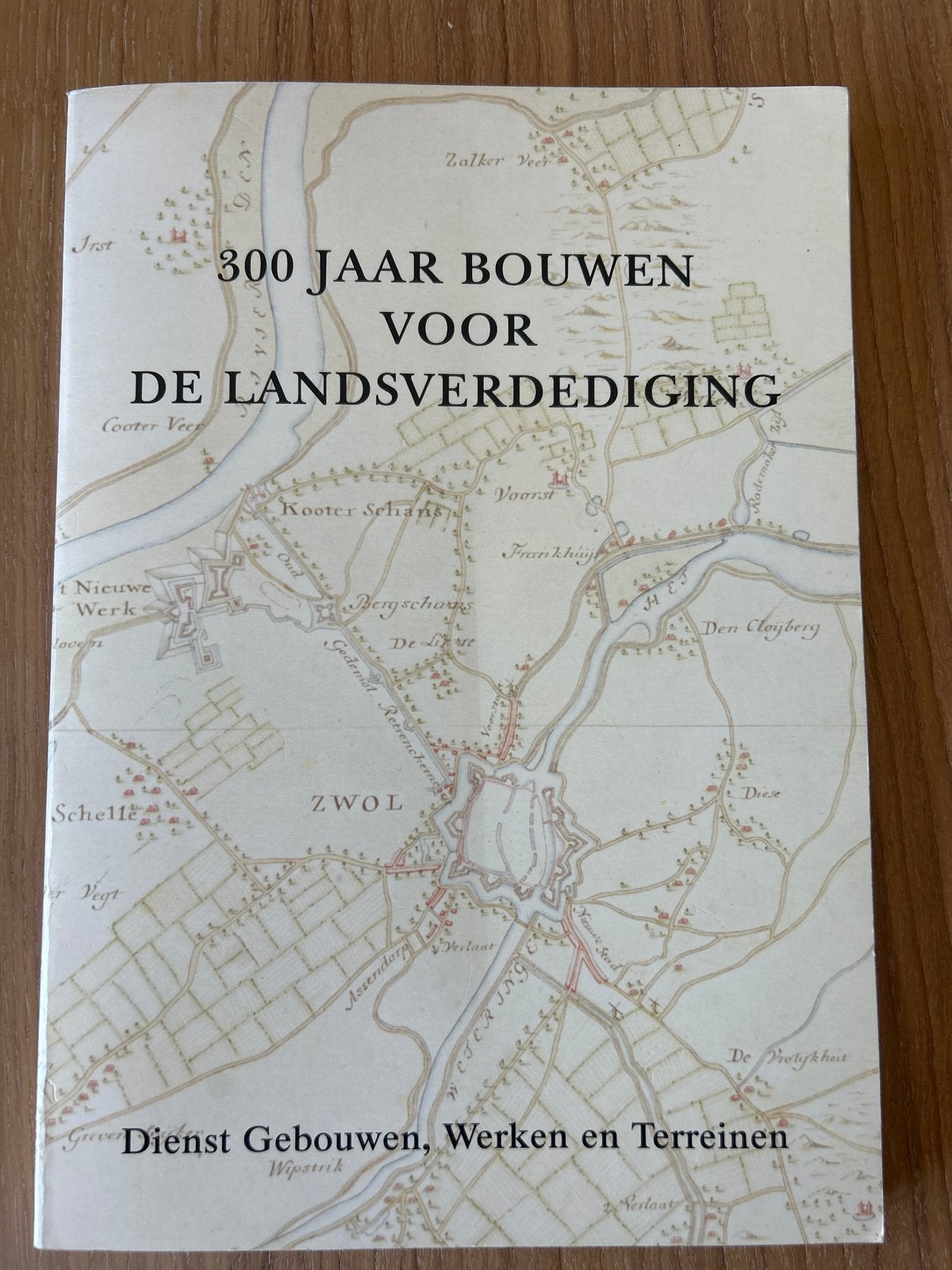300 Jaar Bouwen voor de Landsverdediging - Stichting Menno v, Ophalen of Verzenden, 20e eeuw of later, Zo goed als nieuw, Europa