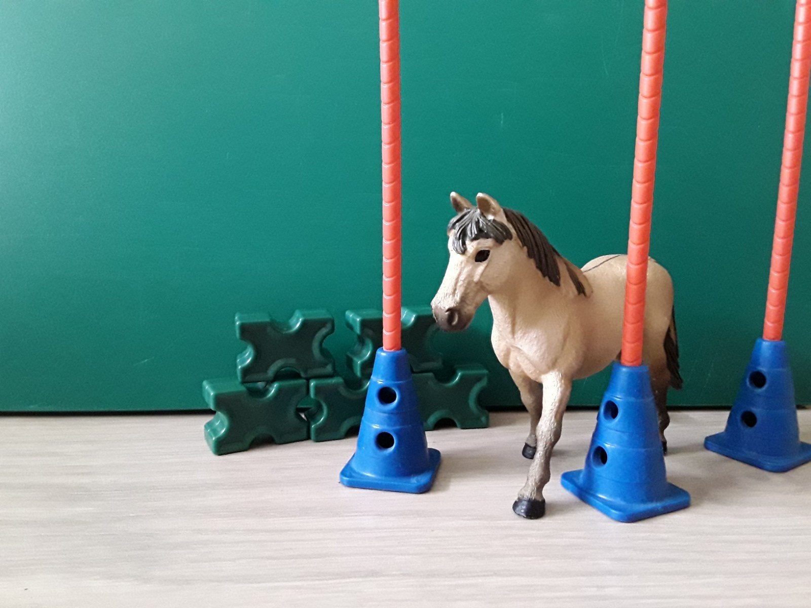 Schleich Farm World horse agility obstakels, Ophalen of Verzenden, Zo goed als nieuw, Paard, Beeldje of Figuurtje