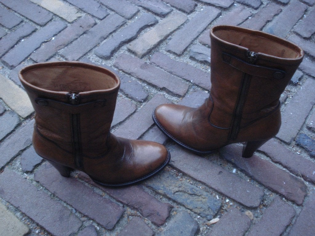 SENDRA BOOTS BRUIN ZWART 38 NU GRATIS VERZENDING PER POST