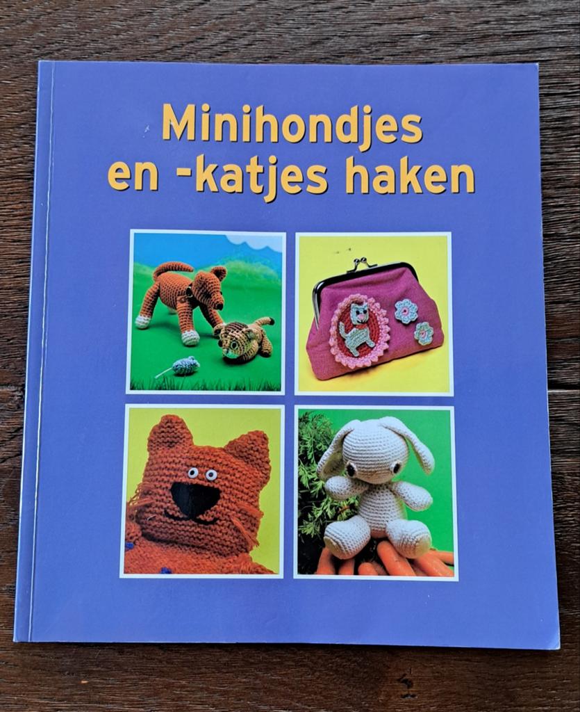 Minihondjes en katjes haken, Ophalen of Verzenden, Zo goed als nieuw, Breien en Haken