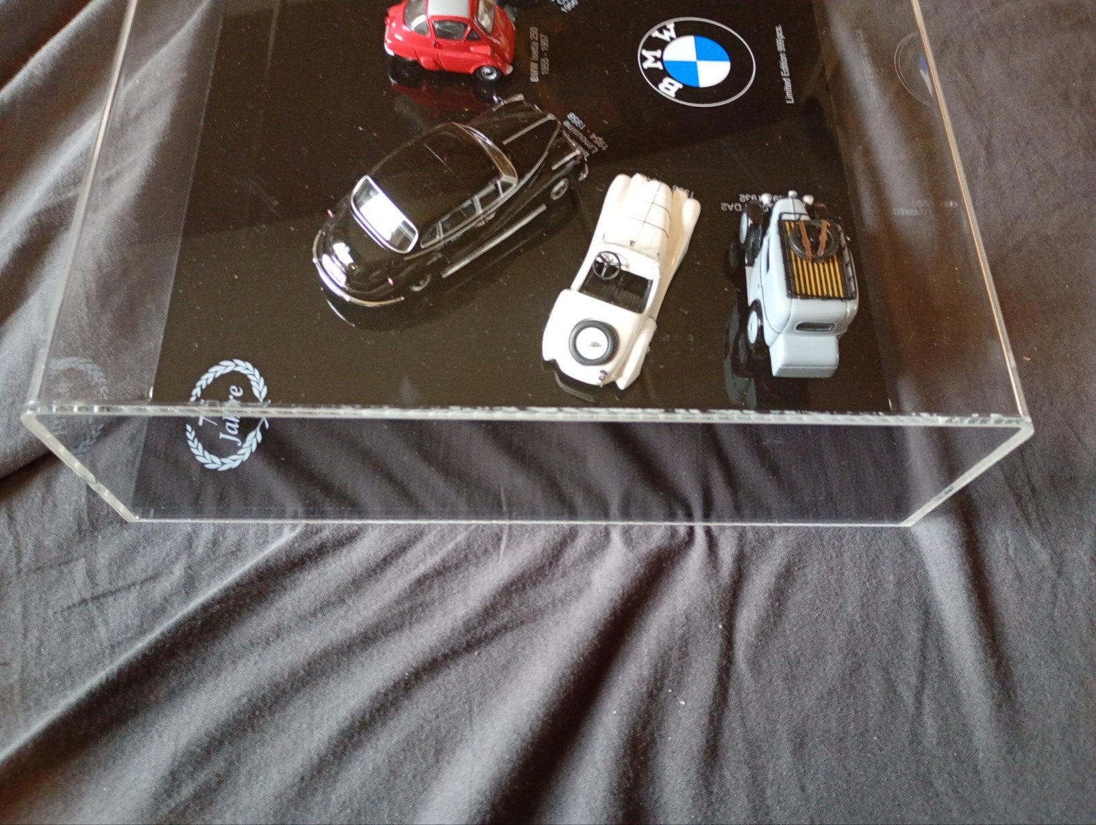 BMW Diorama 75 Jaar BMW Fabrieksnieuw - Limited Edition, Hobby en Vrije tijd, Overige merken, Auto, 1:32 tot 1:50, Nieuw