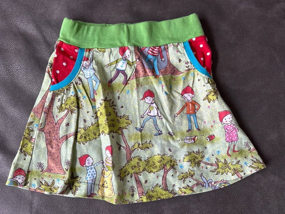 Leuke rok met kabouterprint, maat 104, Ophalen, Gebruikt, Meisje, Jurk of Rok