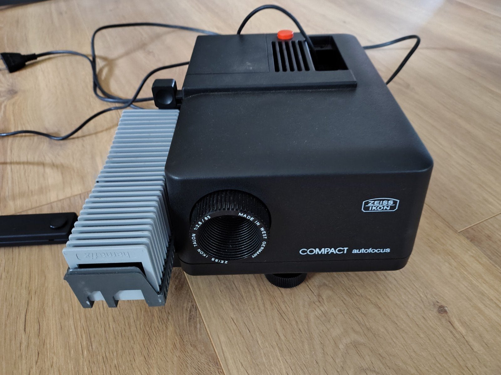 Zeiss Ikon Compact Autofocus diaprojector inclusief scherm, Ophalen of Verzenden, Gebruikt