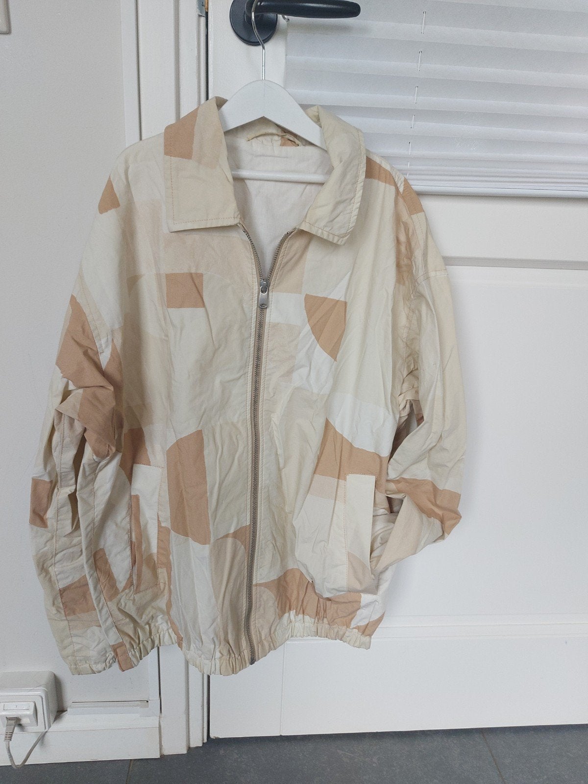 tussenjas/ regenjas met patroon beige maat m, Zara, Maat 48/50 (M), Beige, Ophalen of Verzenden