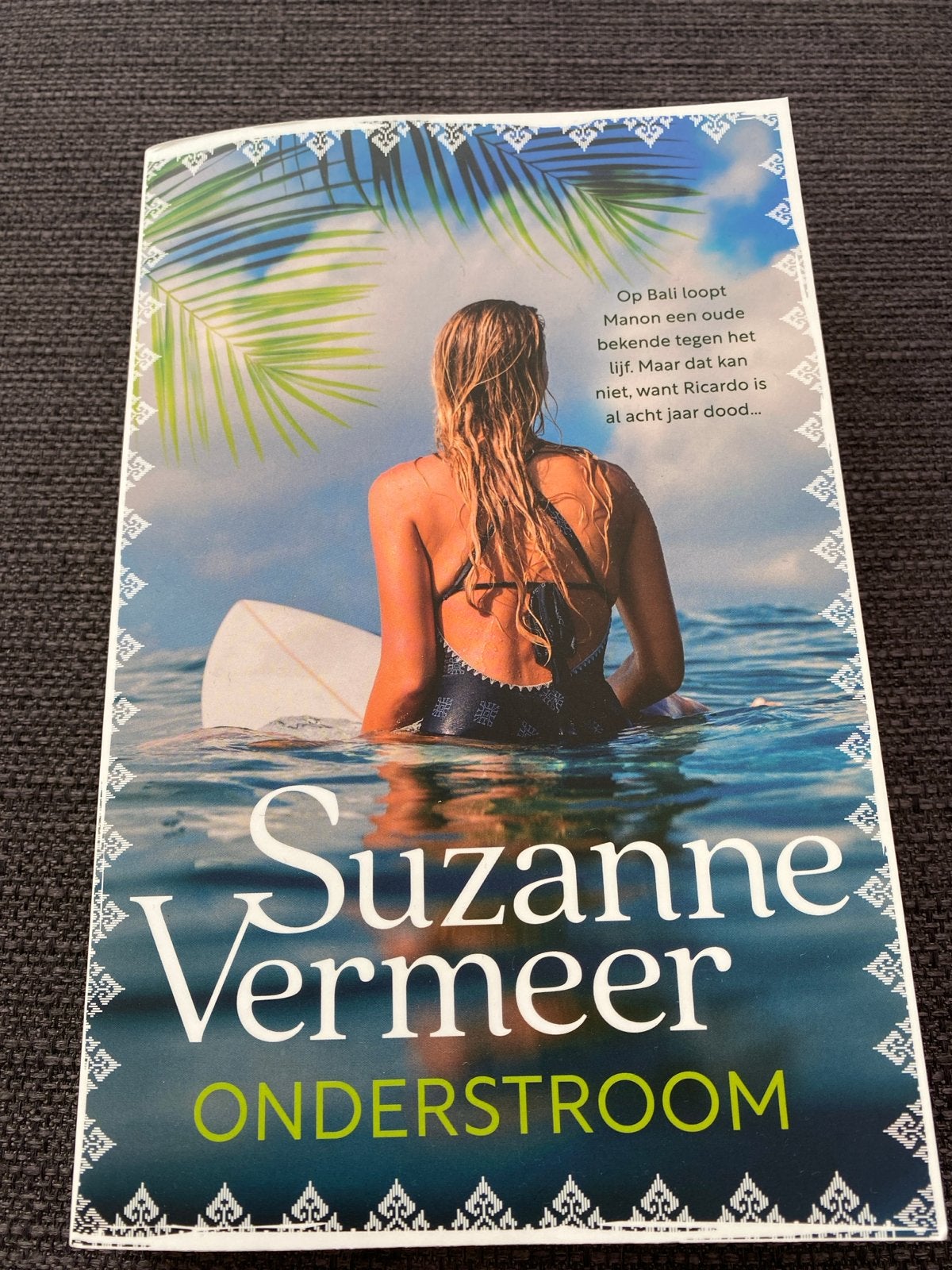 Onderstroom - Suzanne Vermeer (thriller), Boeken, Ophalen of Verzenden, Zo goed als nieuw, Nederland